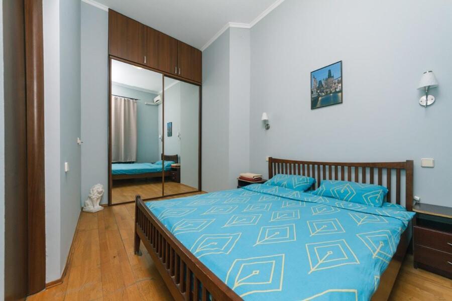 Apartments In Center Metro Olimpiyskay Velyka Vaselkivska Street Kiew Exterior foto